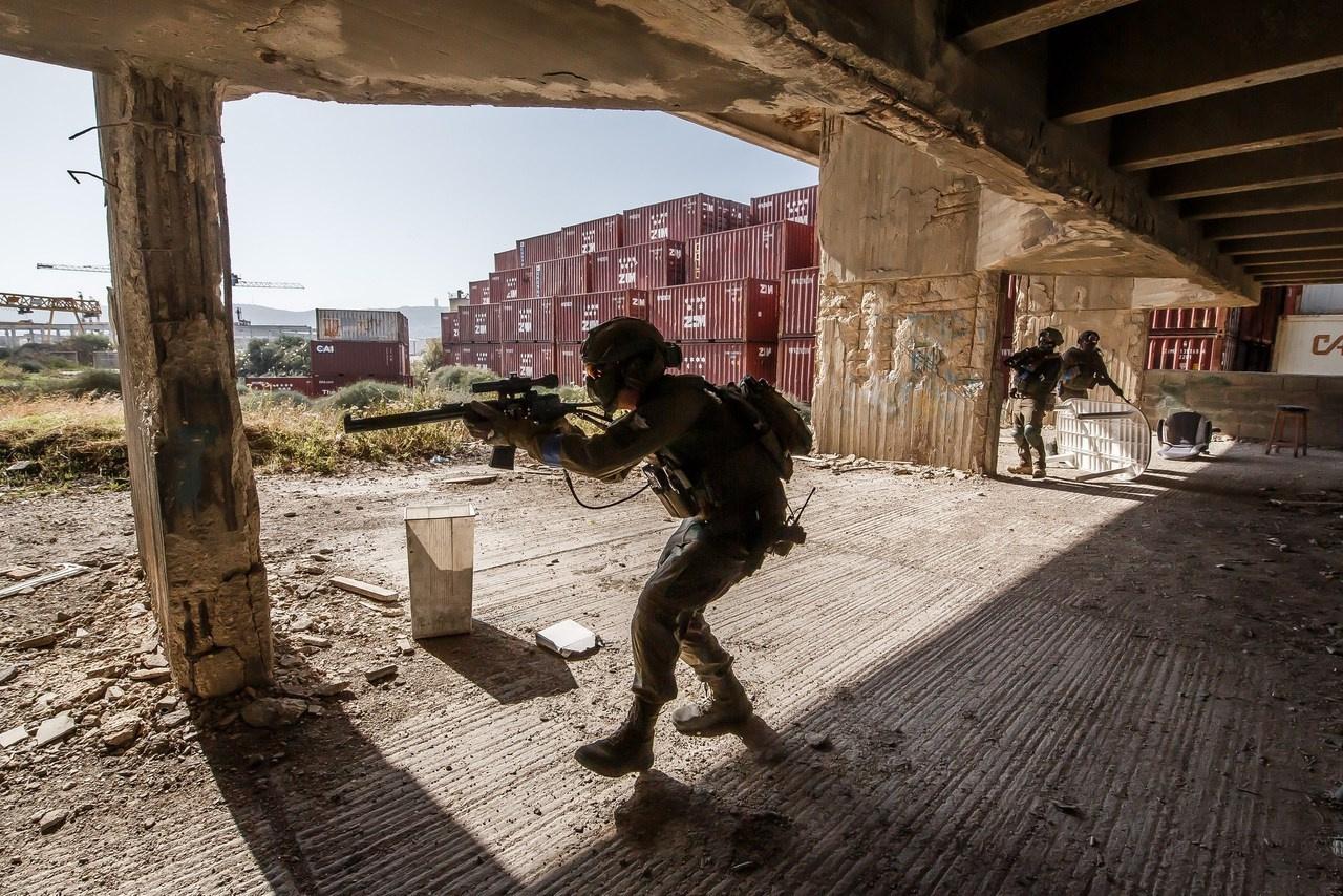 Feedback. Evgeny Pelevin. Photographer. Industry, reporting, weddings, portrait