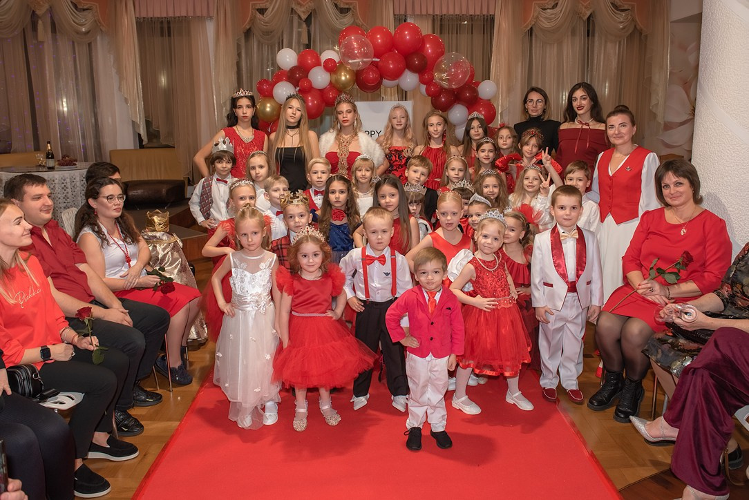 Выпускной в детской школе моделей HAPPYkids 2024. Семейный и коммерческий фотограф в Сочи Александр Бодунов