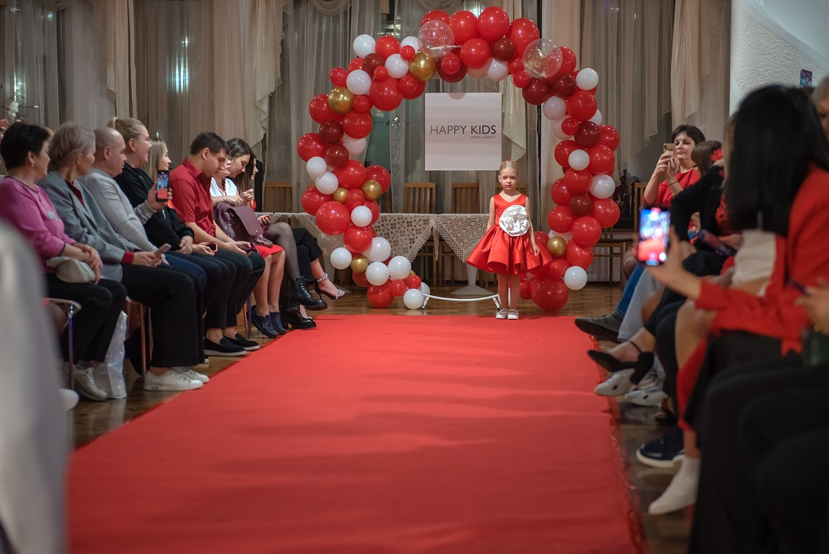 Выпускной в детской школе моделей HAPPYkids 2024. Семейный и коммерческий фотограф в Сочи Александр Бодунов