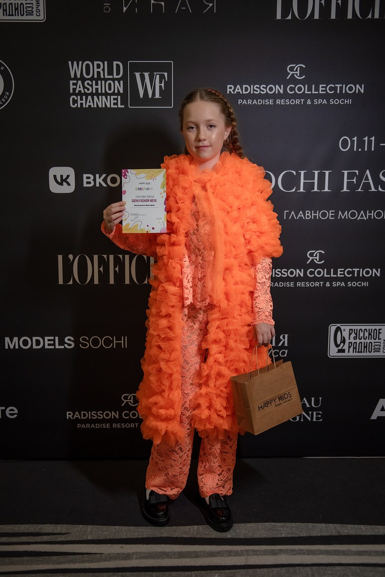SochiFashionWeek2024 дизайнер Анохина Светлана. Семейный и коммерческий фотограф в Сочи Александр Бодунов