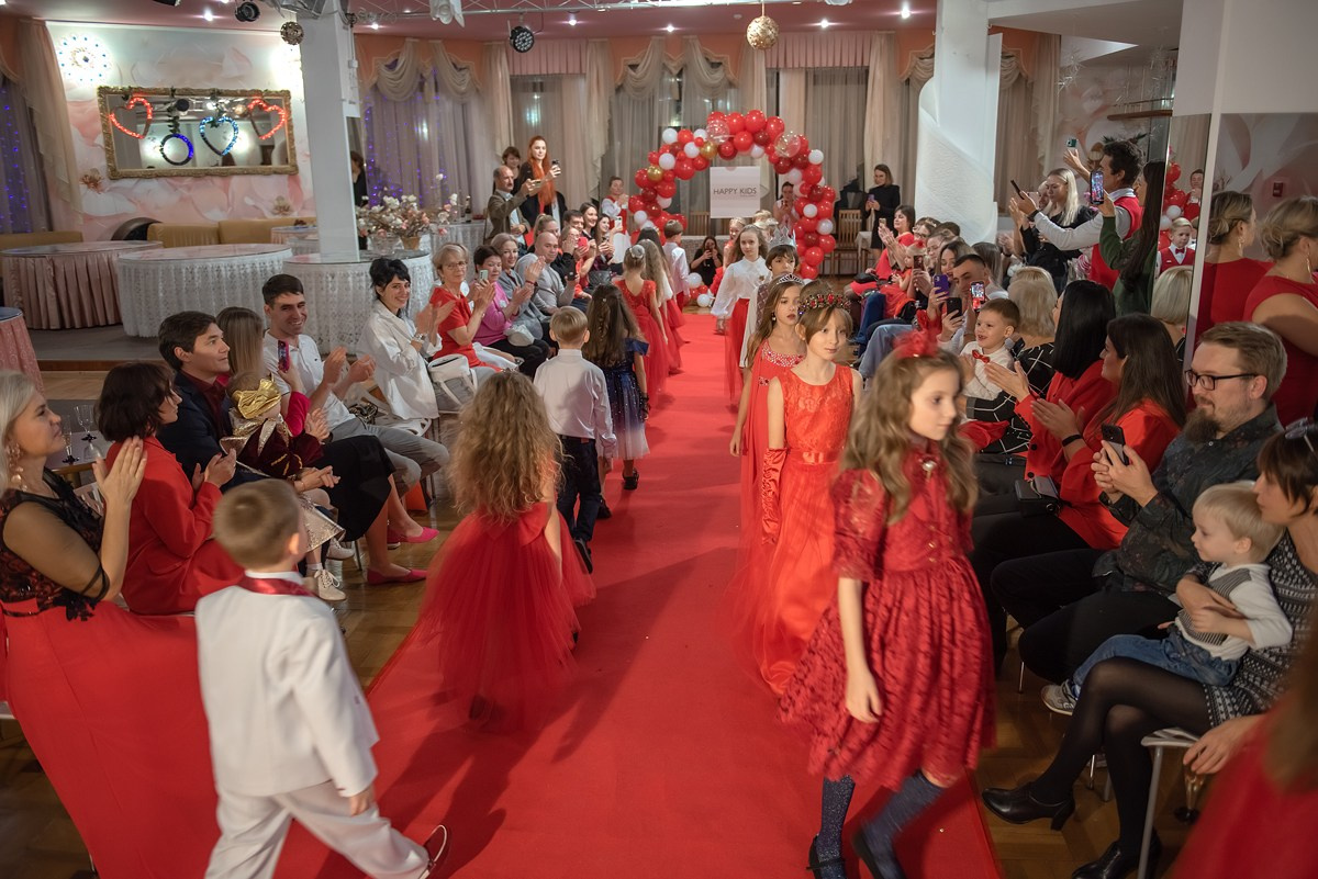 Выпускной в детской школе моделей HAPPYkids 2024. Семейный и коммерческий фотограф в Сочи Александр Бодунов