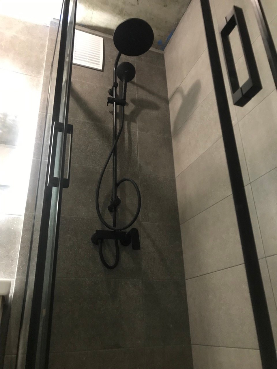 Ванная комната (ул. Хасана Шайдуллина д. 1, ЖК Атмосфера). Ремонт санузла, туалета, ванной под ключ в Казани. Укладка плитки