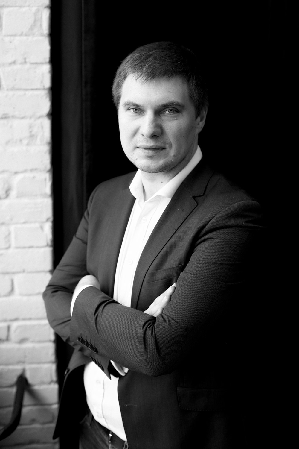 Мужские фотосессии в студии и на улице: художественные, для соцсетей, аватаров, сайтов знакомств. Фотограф Полина Завельская