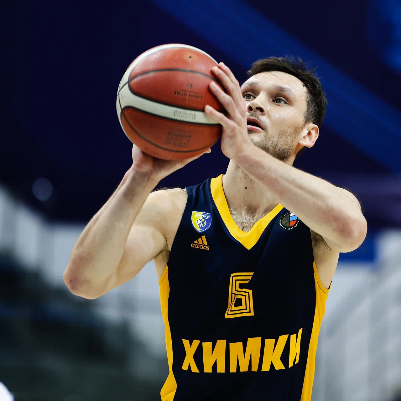 Спортивный фотограф Сергей Иванов — баскетболист с мячом