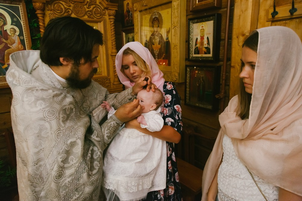 Крещение Церковь Иконы Божией Матери Казанской. Вырица. Фотограф на крещение в Санкт Петербурге