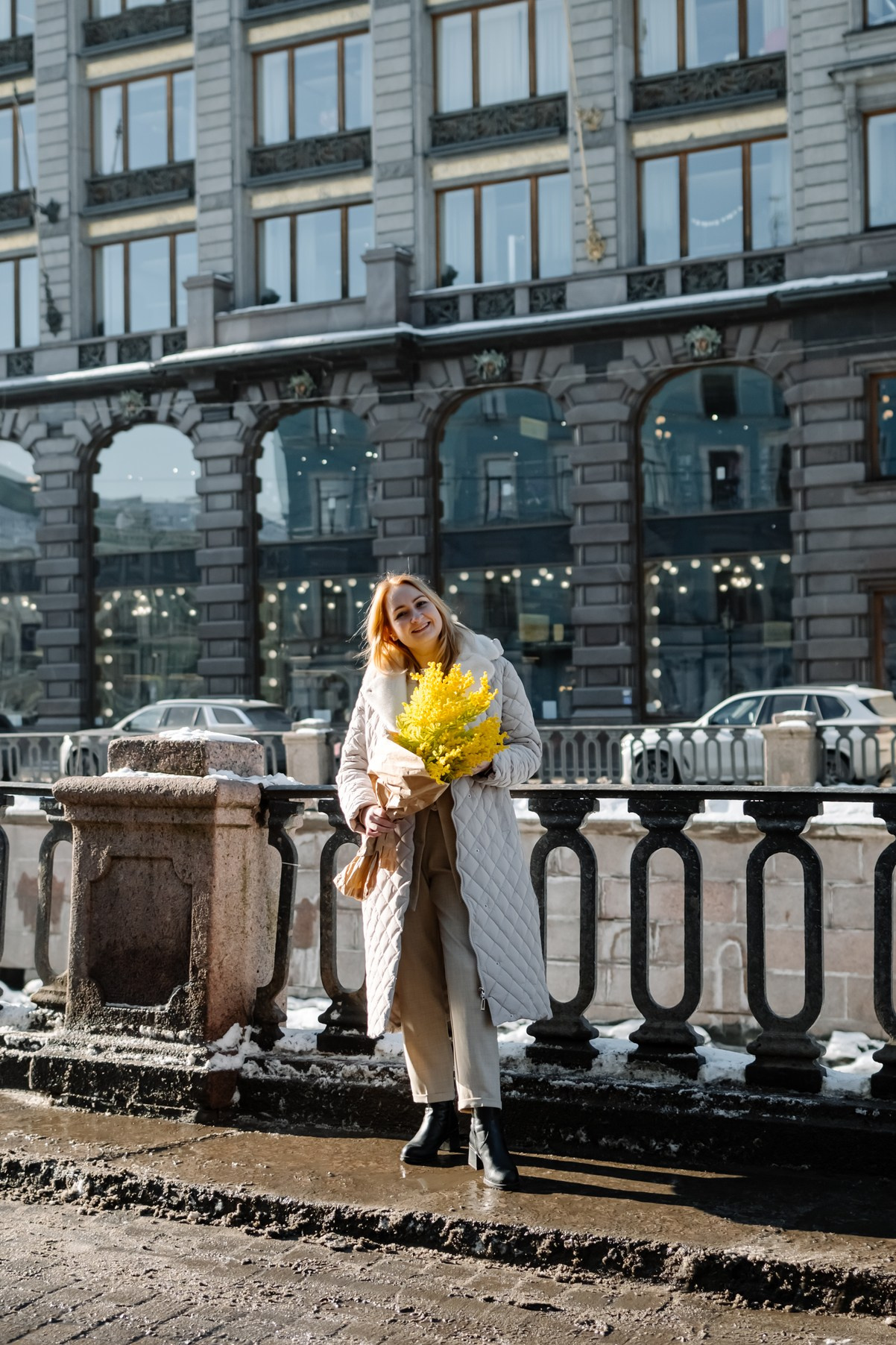 Прогулка с цветами по улицам и каналам. Свадебный и семейный фотограф в Санкт-Петербурге Елена Худякова