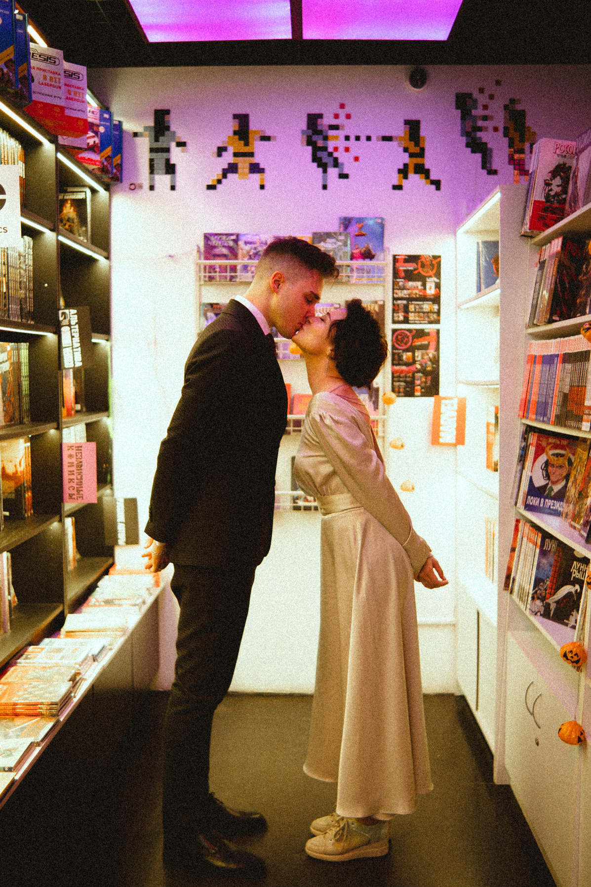 Валерия и Егор — Свадебная лавстори в магазине комиксов. Фотограф в Санкт-Петербурге