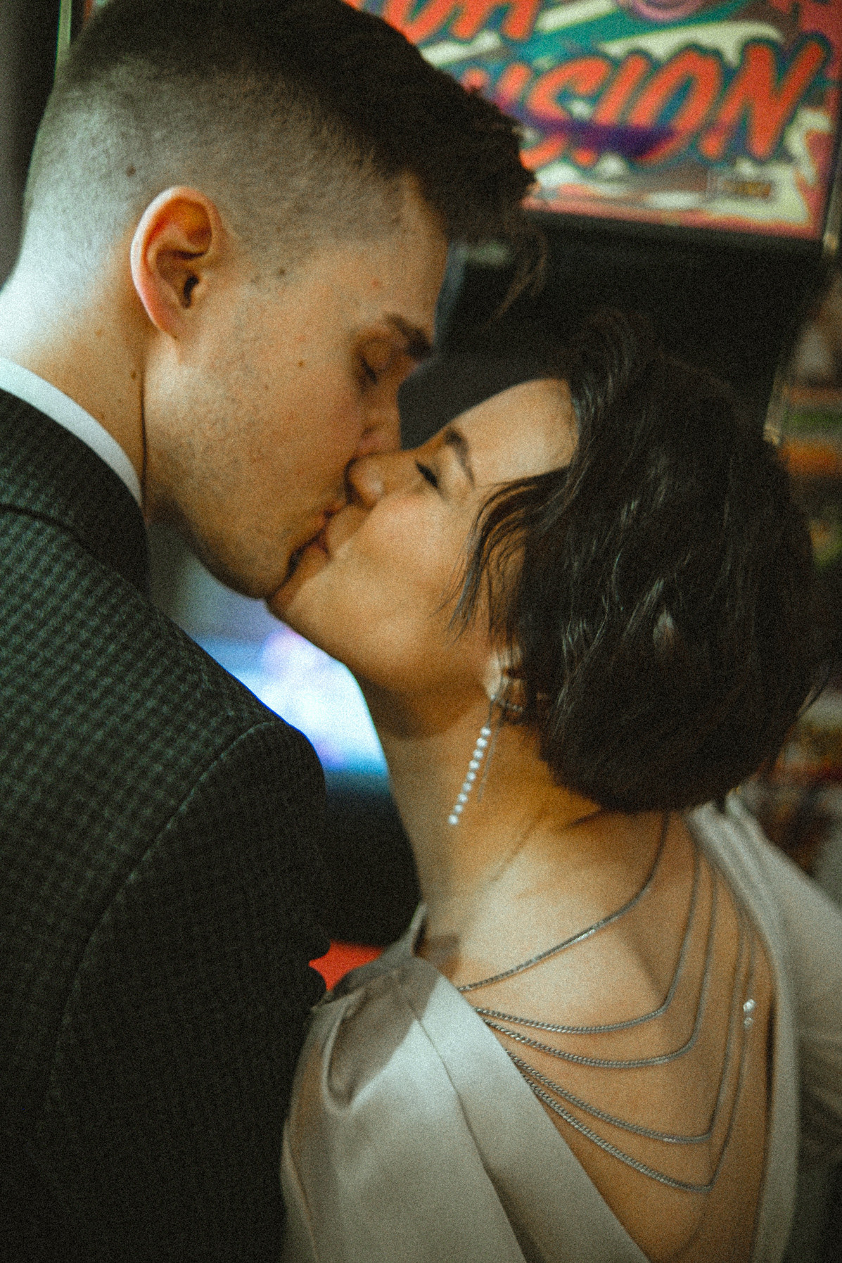 Валерия и Егор — Свадебная лавстори в магазине комиксов. Фотограф в Санкт-Петербурге