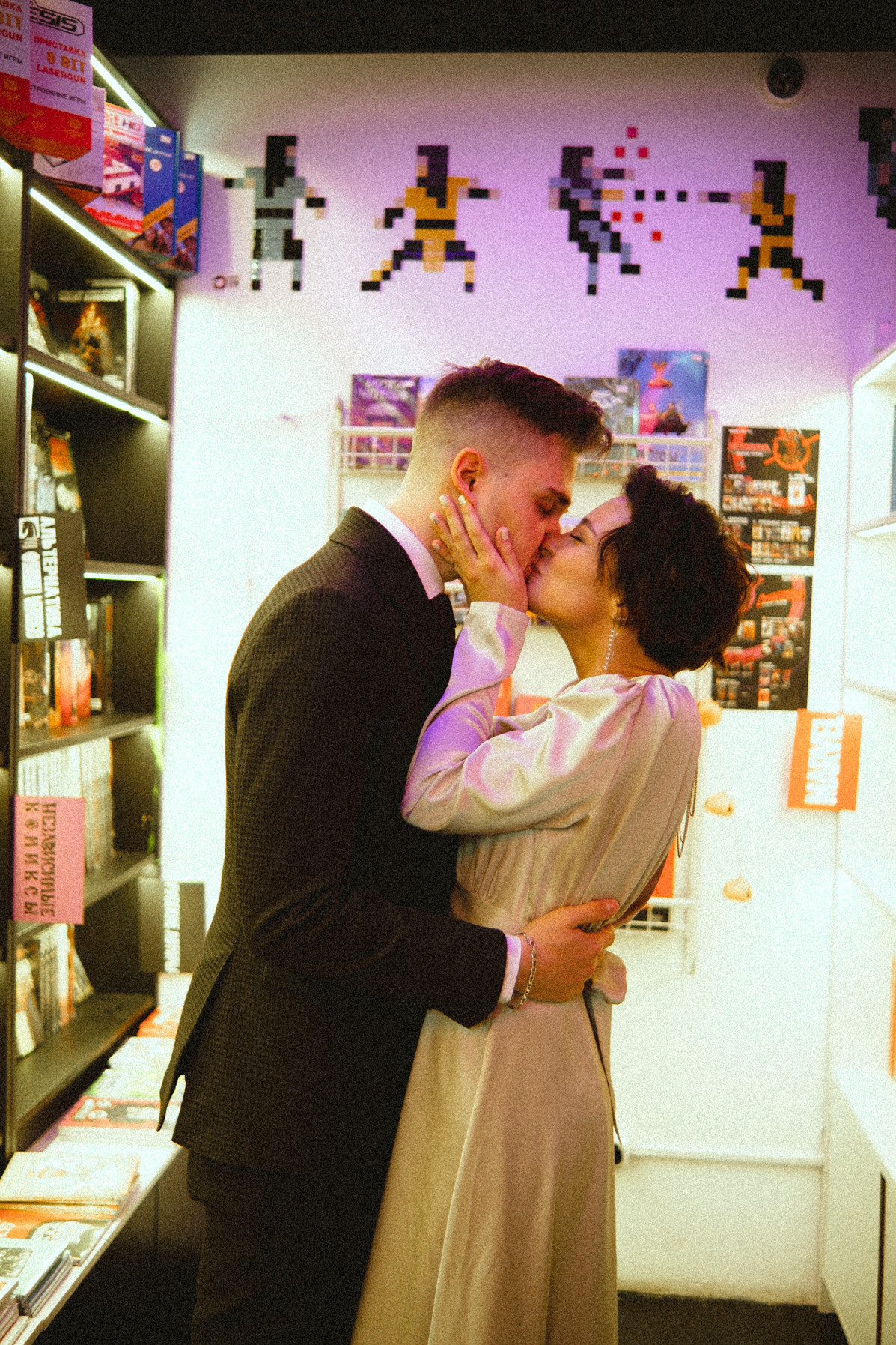 Валерия и Егор — Свадебная лавстори в магазине комиксов. Фотограф в Санкт-Петербурге