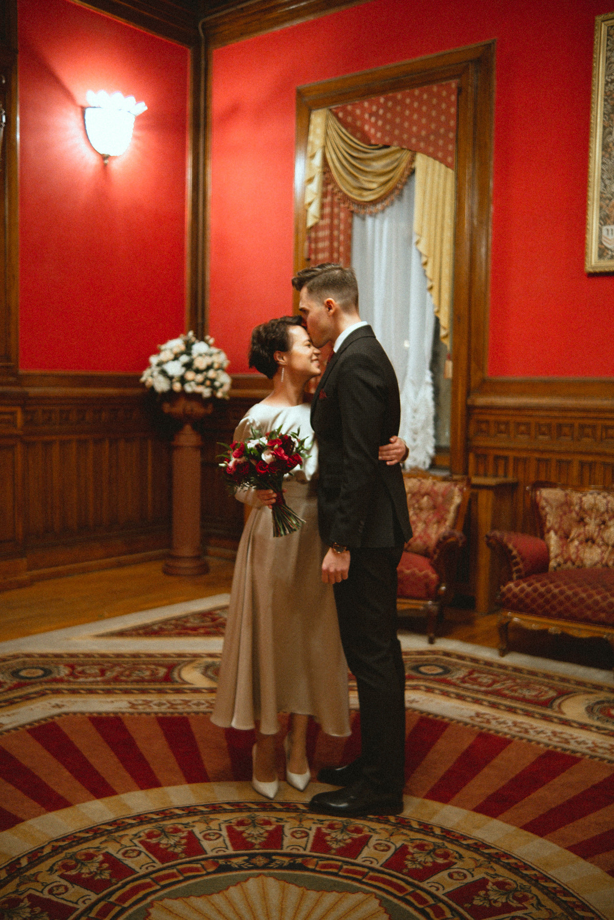 Валерия и Егор — Свадебная лавстори в магазине комиксов. Фотограф в Санкт-Петербурге