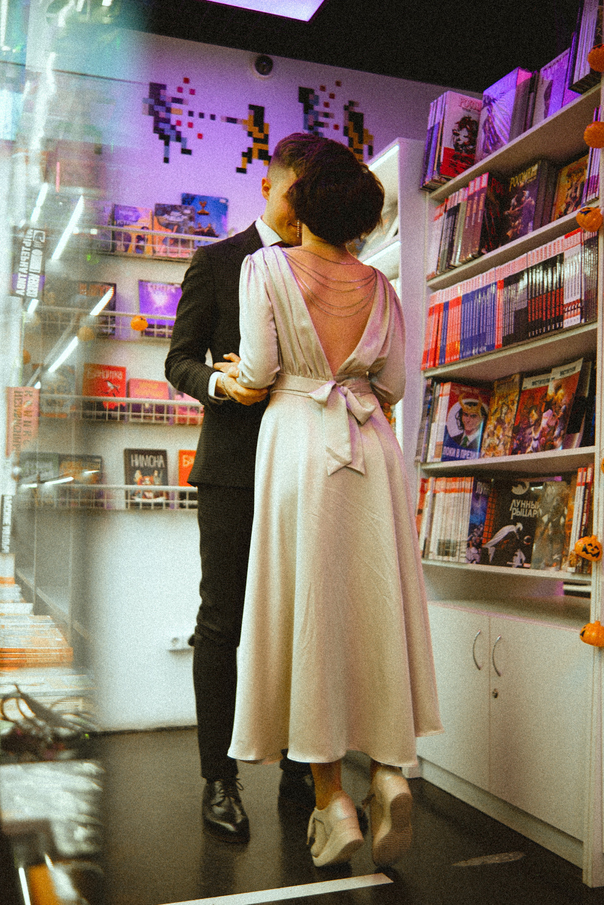 Валерия и Егор — Свадебная лавстори в магазине комиксов. Фотограф в Санкт-Петербурге