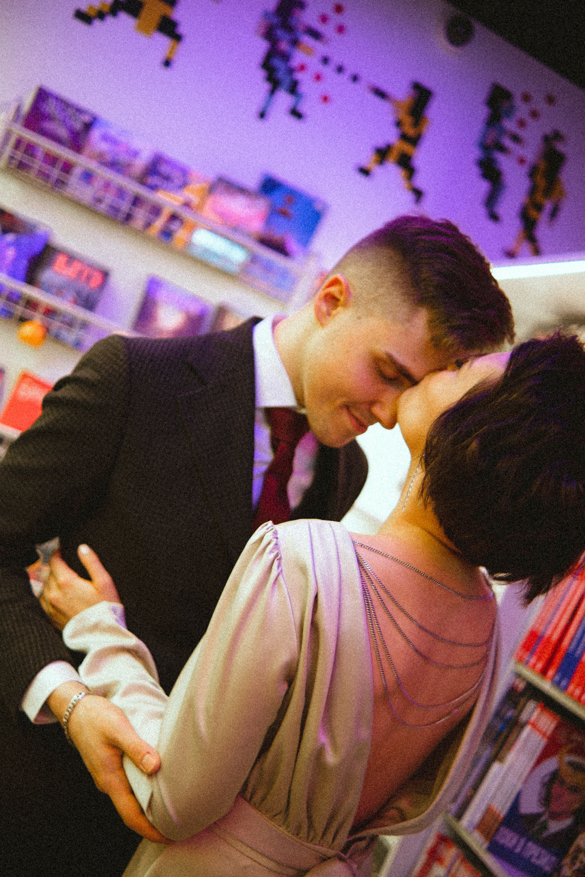 Валерия и Егор — Свадебная лавстори в магазине комиксов. Фотограф в Санкт-Петербурге