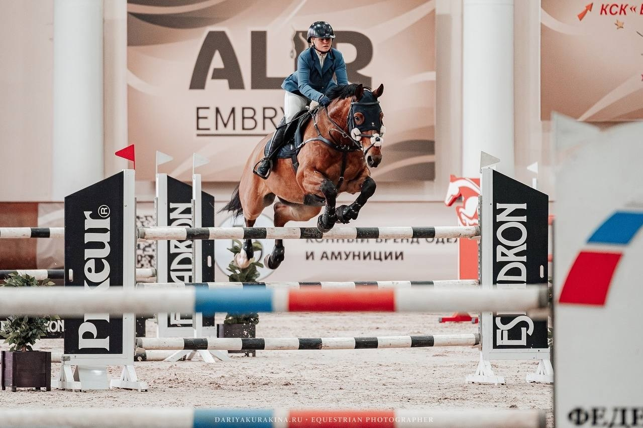 СОРЕВНОВАНИЯ ПО КОНКУРУ, ПОСВЯЩЕННЫЕ ДНЮ ПОБЕДЫ — КСК «ВИВАТ, Россия!». Куракина Дарья • Конный фотограф