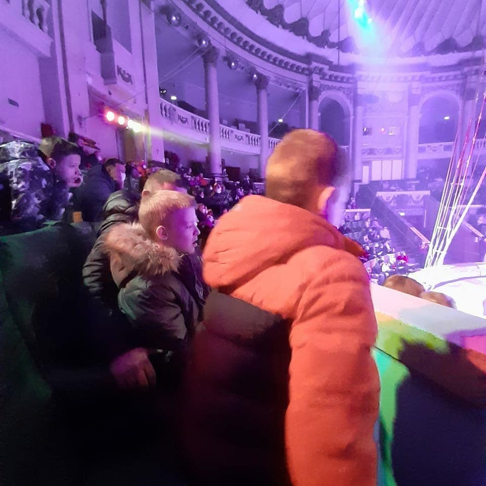 Космическое путешествие в Новый год: незабываемые эмоции в цирке!