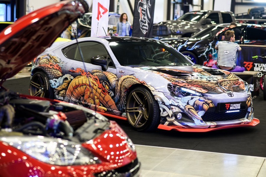 Royal Auto Show — автомобильная выставка. Репортажный фотограф в Санкт-Петербурге — Эдуард Фазлетдинов