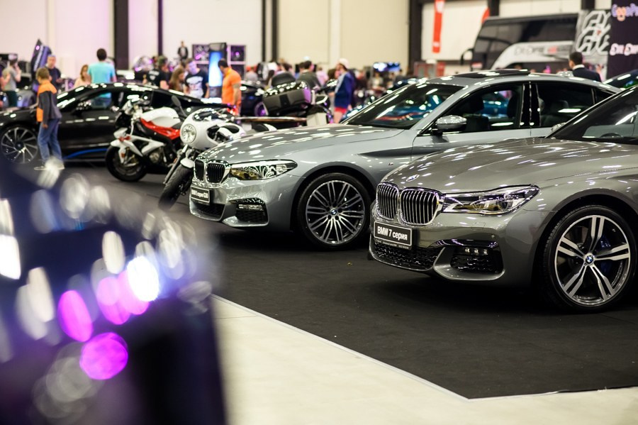 Royal Auto Show — автомобильная выставка. Репортажный фотограф в Санкт-Петербурге — Эдуард Фазлетдинов