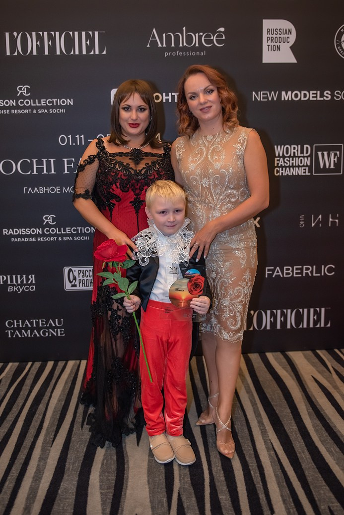 SochiFashionWeek2024 дизайнер Анохина Светлана. Семейный и коммерческий фотограф в Сочи Александр Бодунов