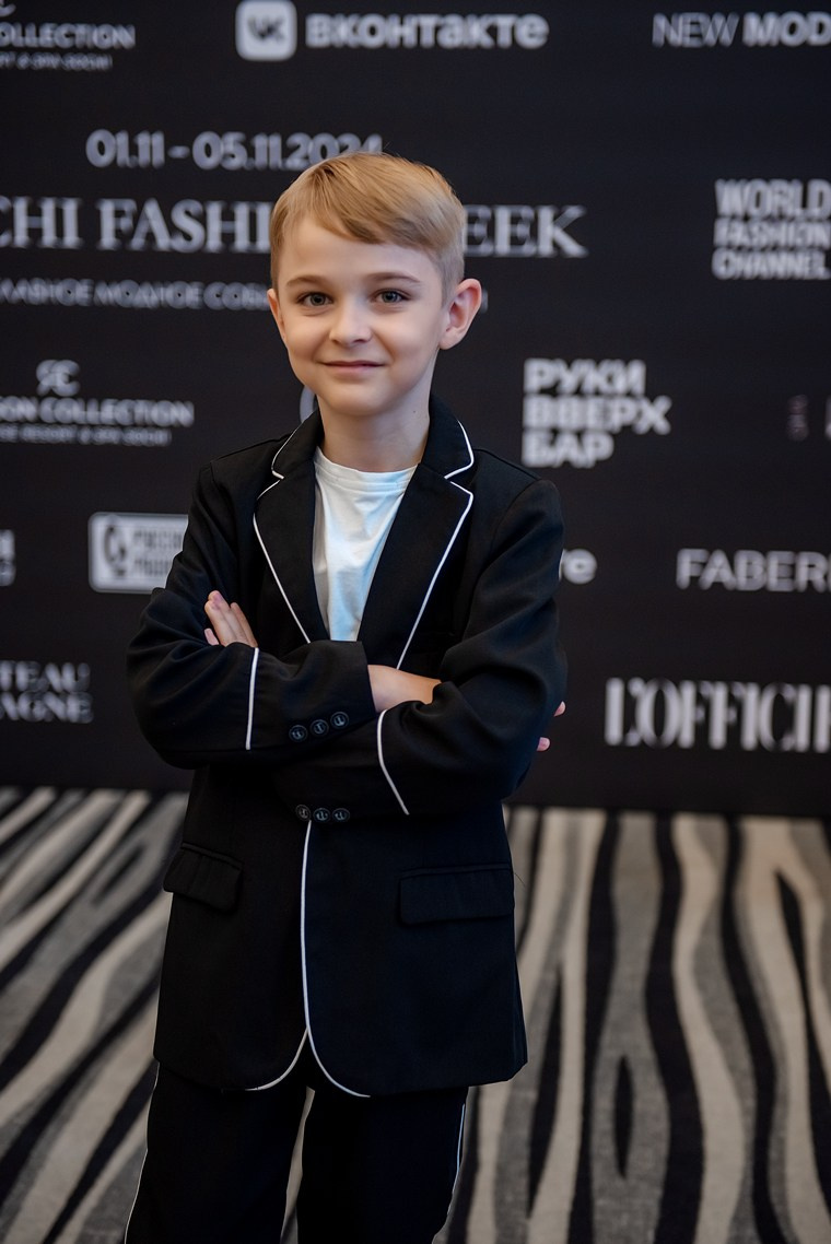 SochiFashionWeek2024 дизайнер Юлия Крылова. Семейный и коммерческий фотограф в Сочи Александр Бодунов