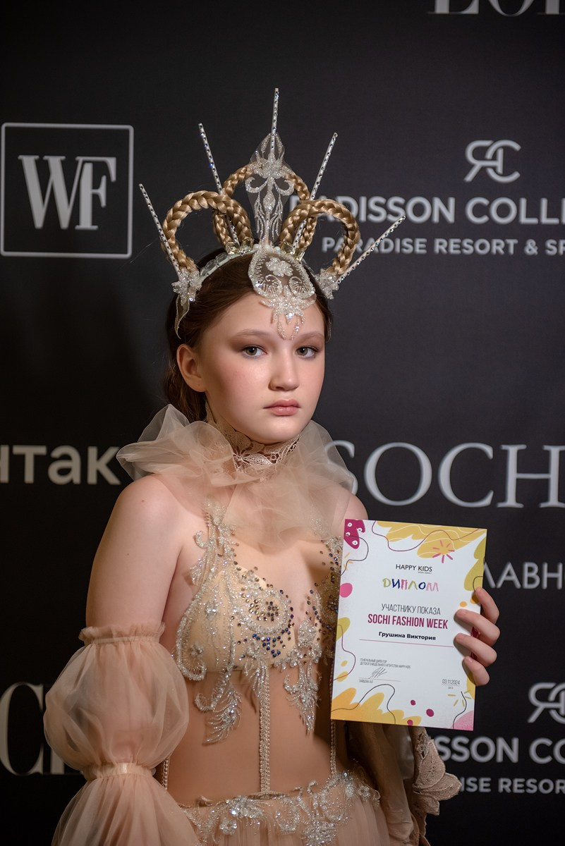 SochiFashionWeek2024 дизайнер Анохина Светлана. Семейный и коммерческий фотограф в Сочи Александр Бодунов