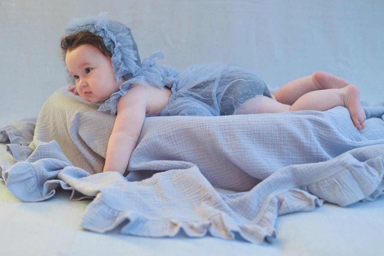 Фотосессия Мии в фиолетовом стиле. Фотограф ANNA GEREIHAN