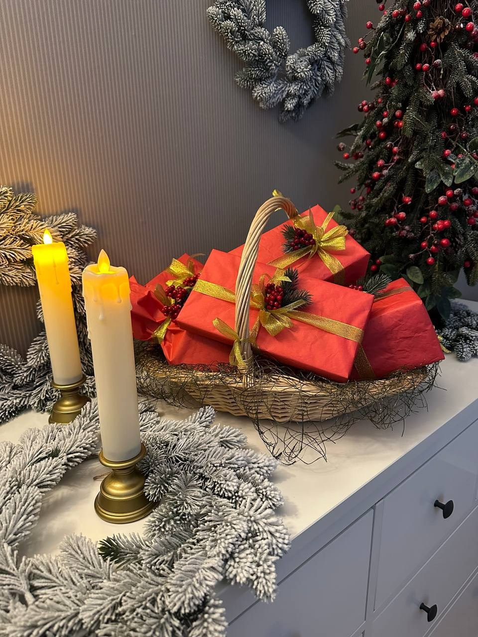 Новогодняя корзина. Студия подарочных наборов «Владия»