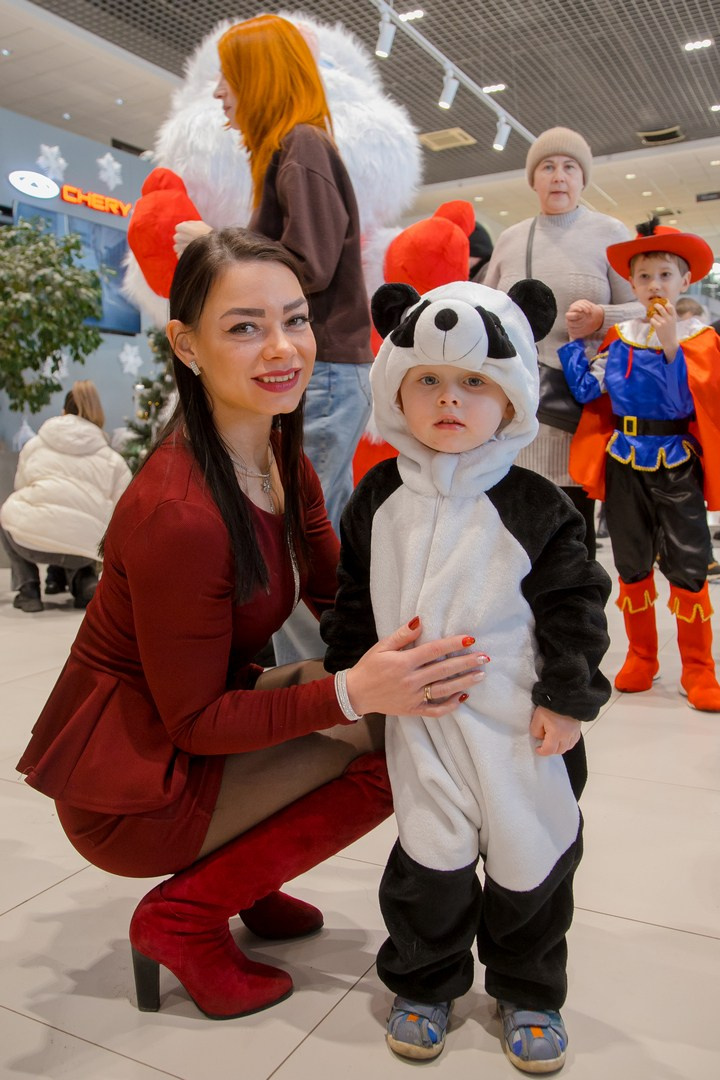 Чудеса на новогодней елке: хоровод игрушек. Репортажная съемка Иркутск Александр Ростов