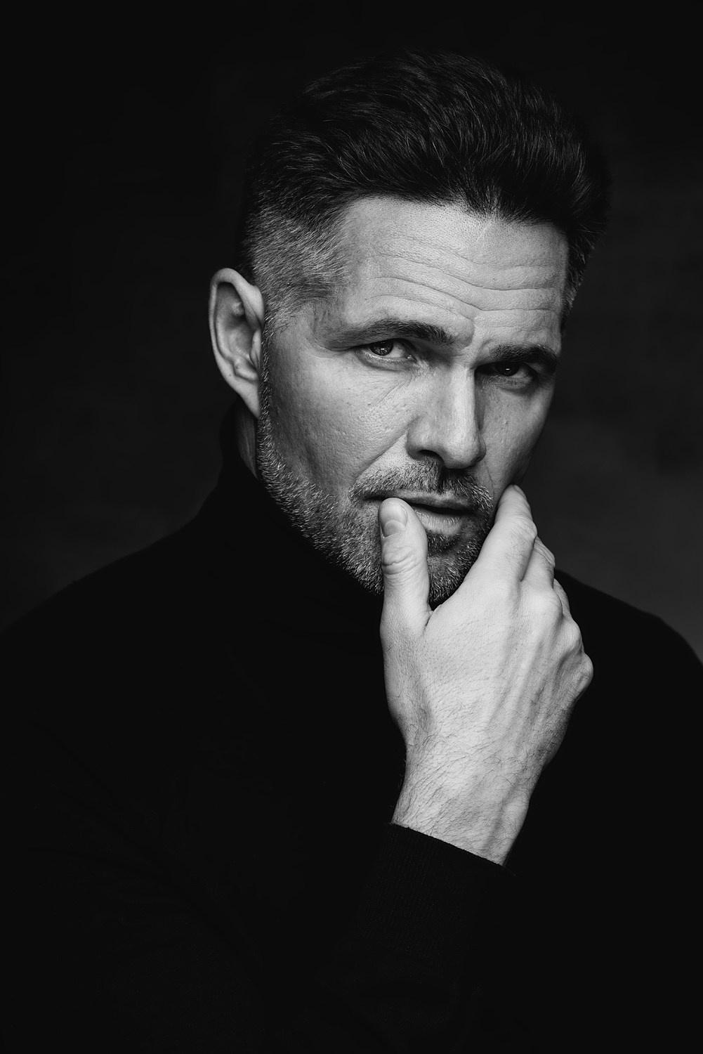 U-ray: Художественный чёрно-белый портрет. U-ray