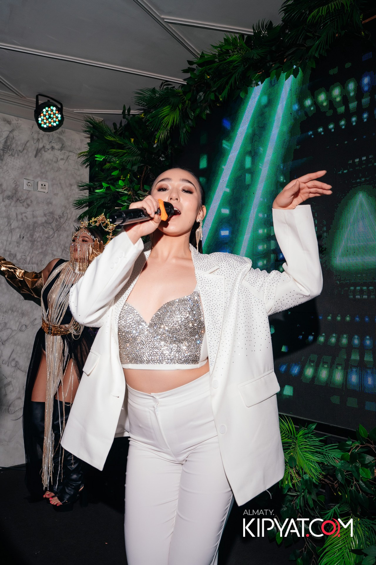 Ухо и Медведь на Курмангазы. КИПЯТКОМ АЛМАТЫ!