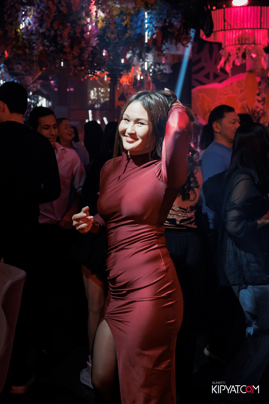 FRIENDS BAR & TERRACE. КИПЯТКОМ АЛМАТЫ!