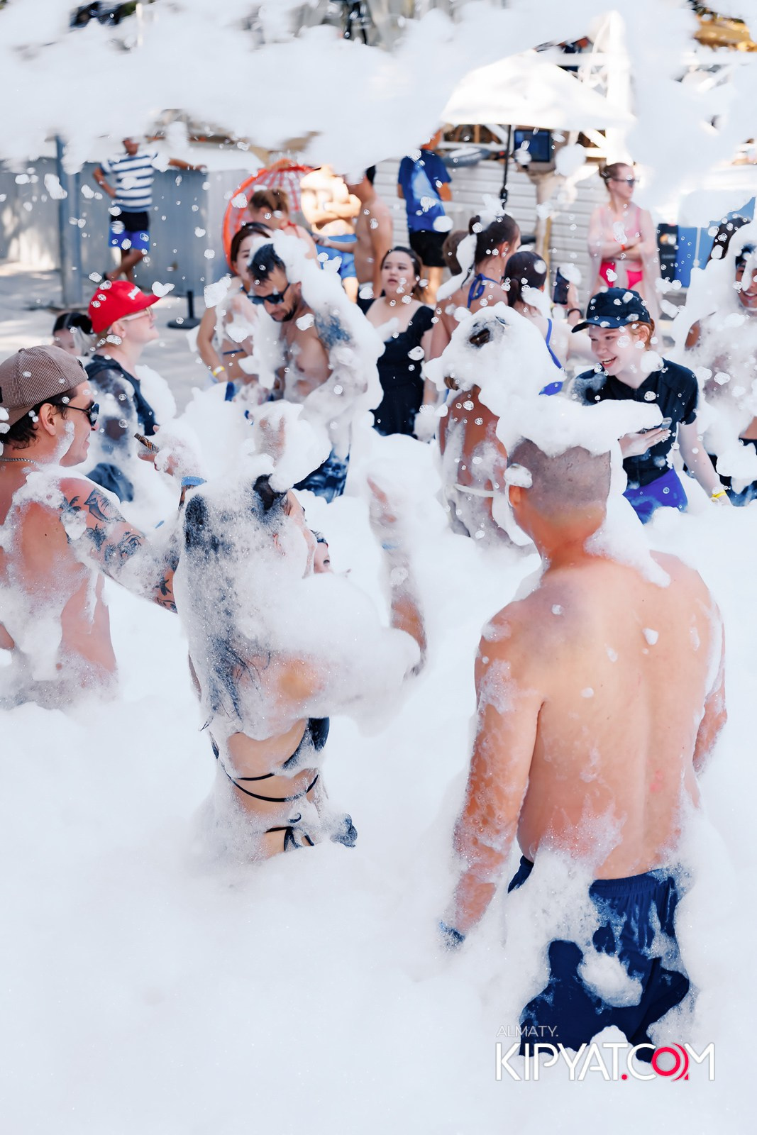 ПЕННАЯ ВЕЧЕРИНКА/ДЫМОВОЕ ШОУ/БАССЕЙН DELIGHT POOL. КИПЯТКОМ АЛМАТЫ!
