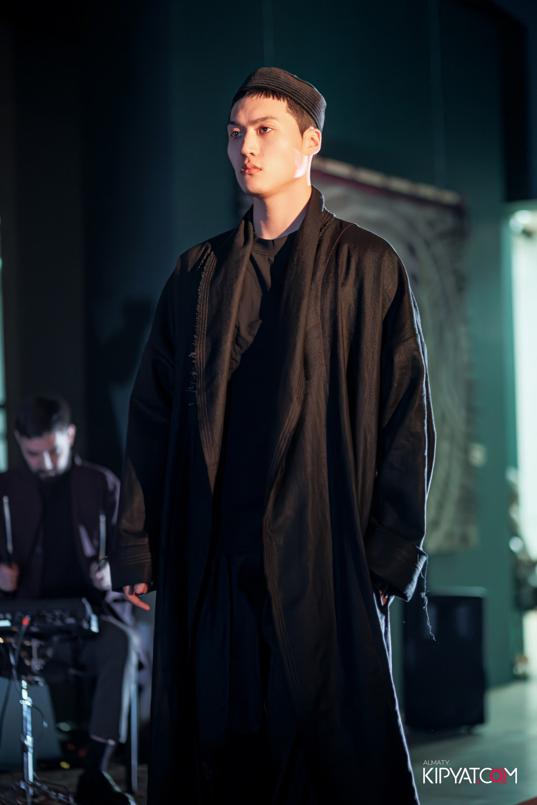 FASHION ПОКАЗ, КАЗАХСКОЙ НАЦИОНАЛЬНОЙ ОДЕЖДЫ. КИПЯТКОМ АЛМАТЫ!