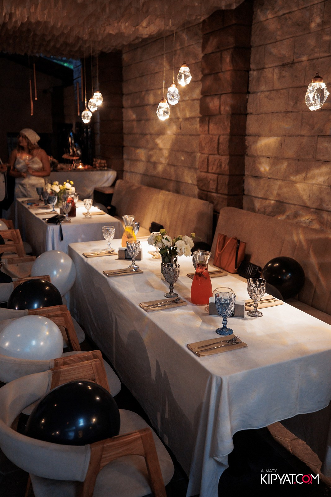 THE WALL STREET. КИПЯТКОМ АЛМАТЫ!