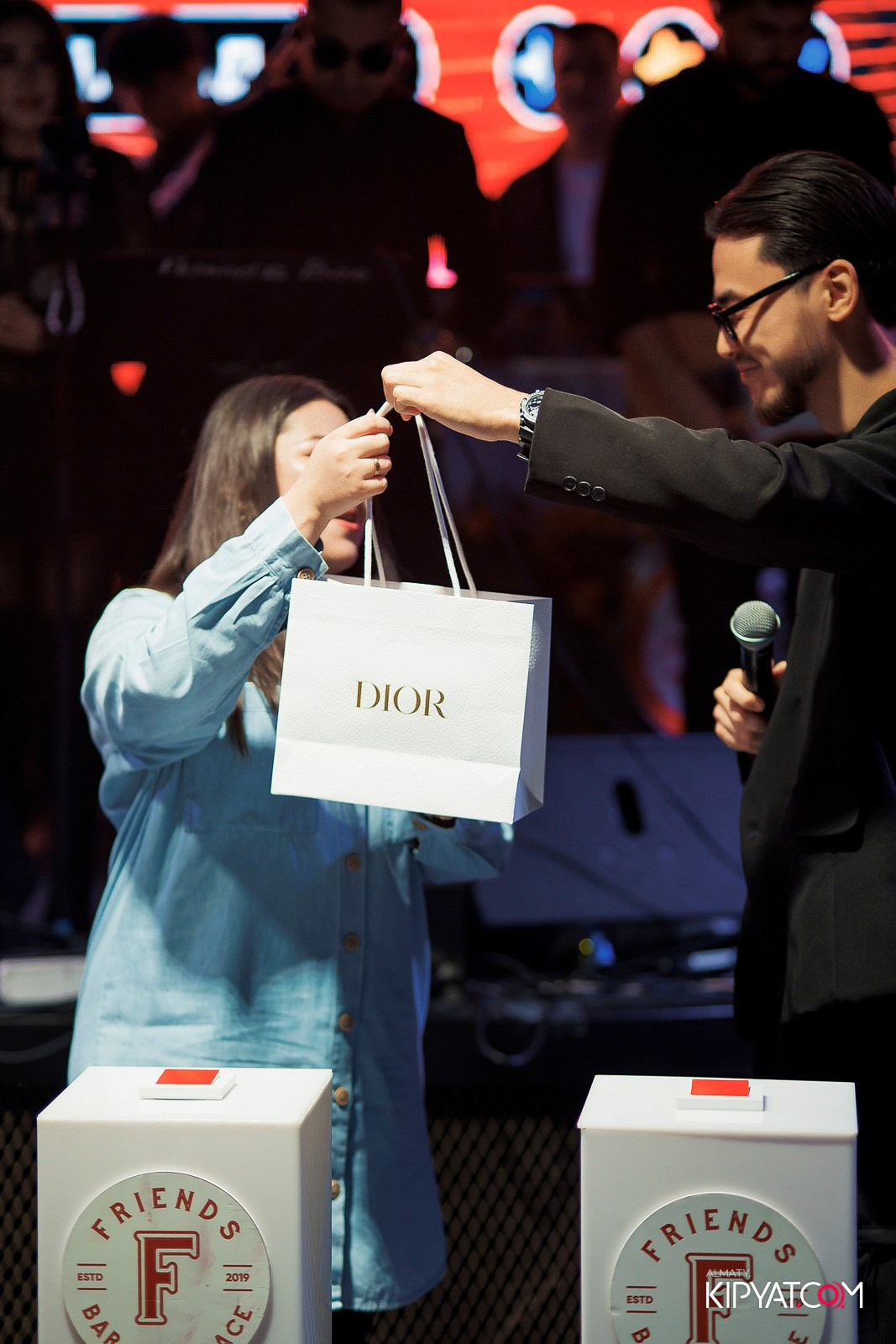 FRIENDS BAR & TERRACE. КИПЯТКОМ АЛМАТЫ!