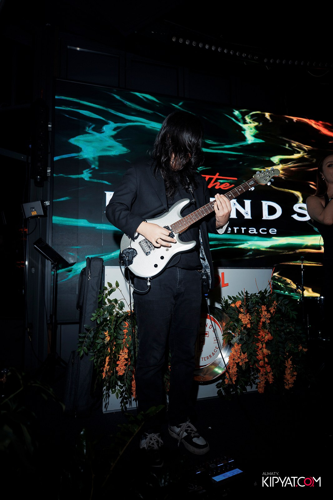 FRIENDS BAR & TERRACE. КИПЯТКОМ АЛМАТЫ!