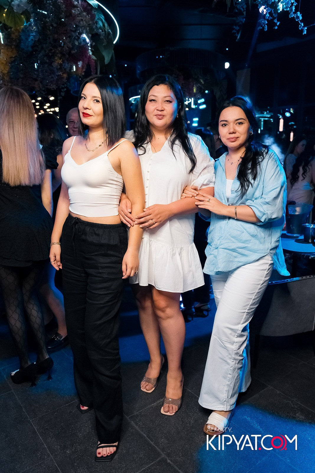 FRIENDS BAR & TERRACE. КИПЯТКОМ АЛМАТЫ!