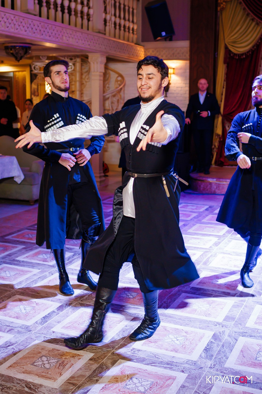 РЕСТОРАН ALAZANI. КИПЯТКОМ АЛМАТЫ!