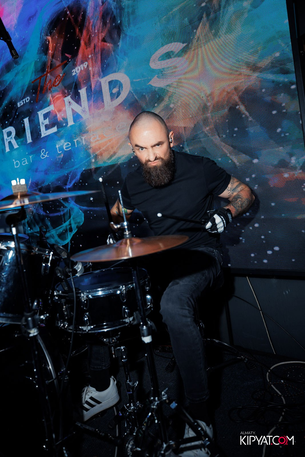 FRIENDS BAR & TERRACE. КИПЯТКОМ АЛМАТЫ!