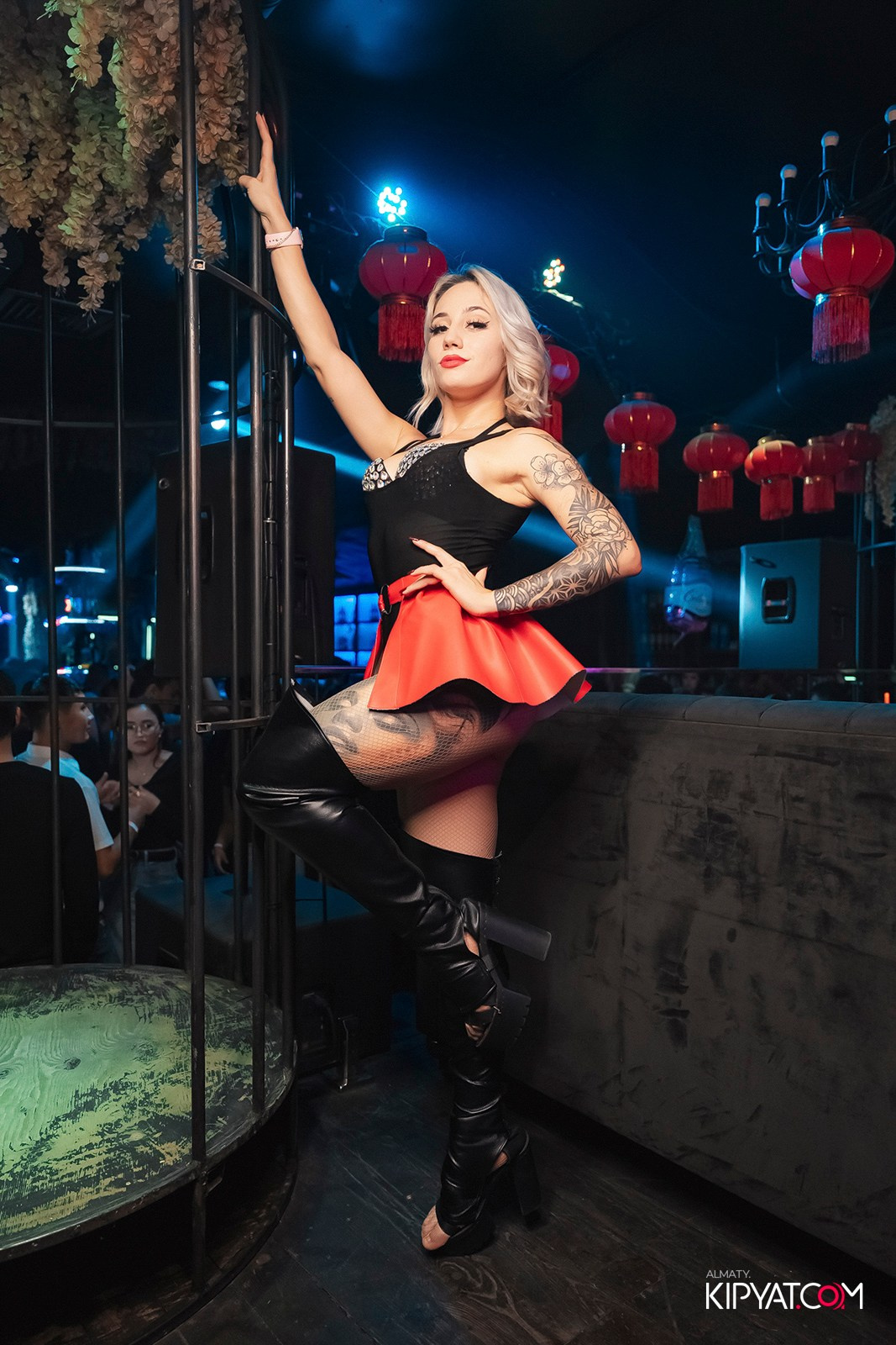 UYAT ЕМES BAR. КИПЯТКОМ АЛМАТЫ!