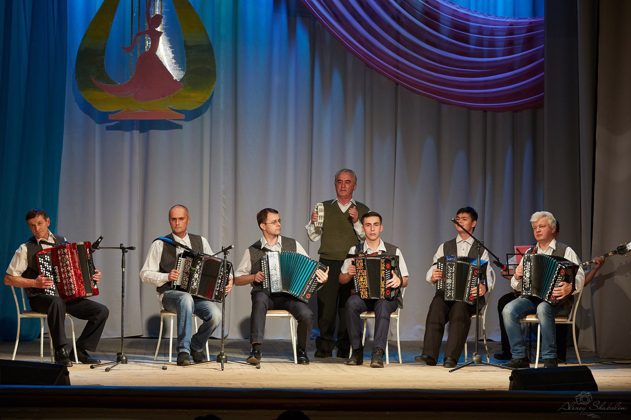 НАРОДНЫЙ АНСАМБЛЬ ГАРМОНИСТОВ. Дворец Культуры г. Заволжья