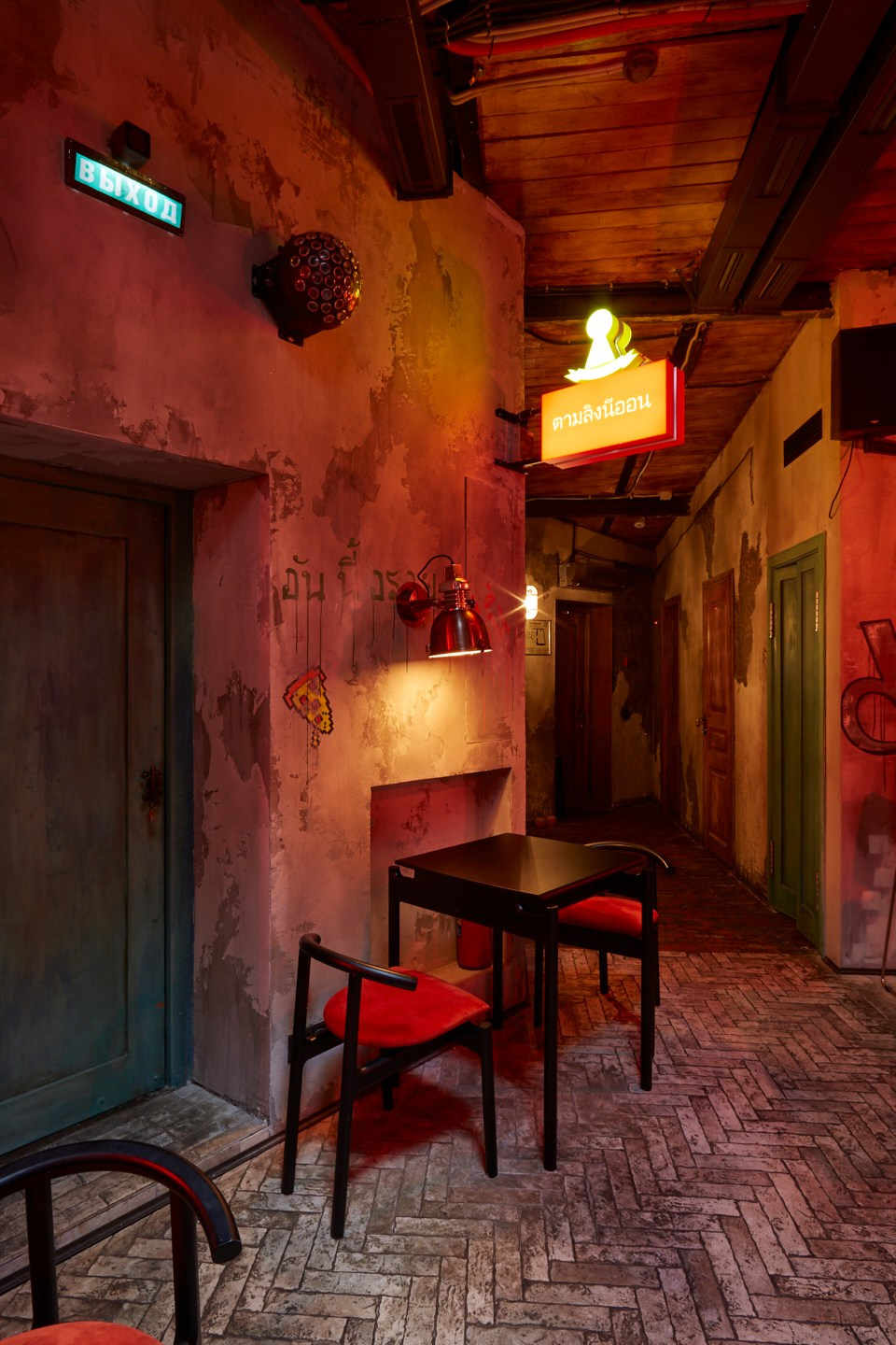 Ресторан NEON MONKEY. Lena Smi is an interior and portrait photographer. Moscow and St. Petersburg