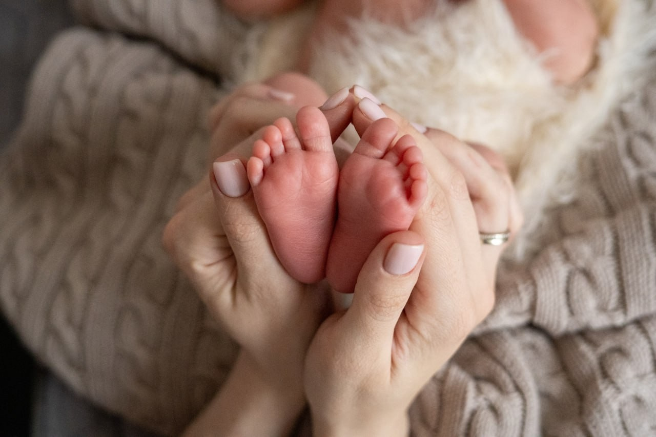 Фотосессия новорожденного дома  примеры фото. Фотограф в Ялте Инна Найден. Детский и семейный фотограф