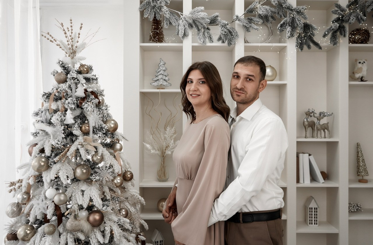 Семейный фотограф в Батайске и Ростове-на-Дону. Новогодняя фотосессия в студии Белый кролик. Свадебный фотограф в Ростове-на-Дону. Таинство Крещения и Венчания, семейные фотосессии. Алёна Чёботова