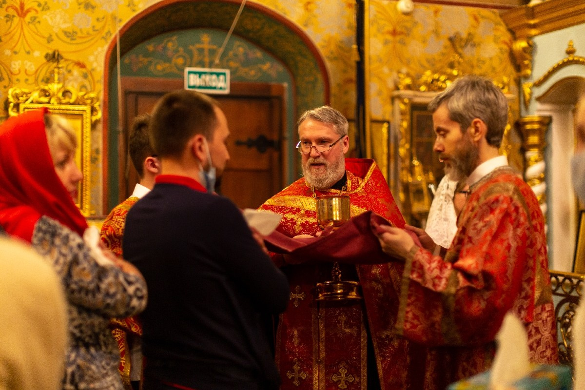 Пасха в Храме Успения Пресвятой Богородицы в Путинках (2 мая 2021 г.). Фотограф Наталья Угрюмова, г. Москва