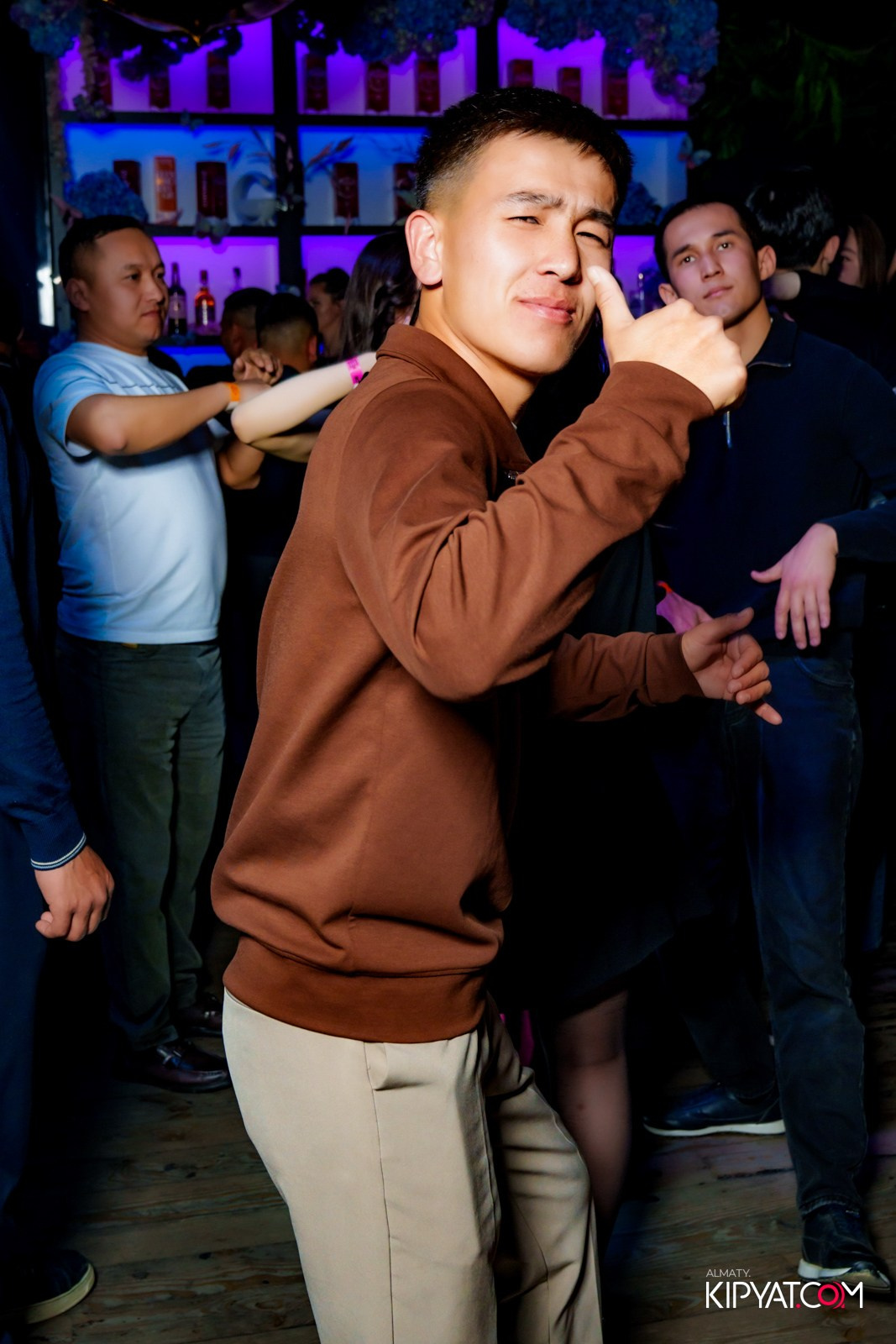 UYAT EMES BAR. КИПЯТКОМ АЛМАТЫ!