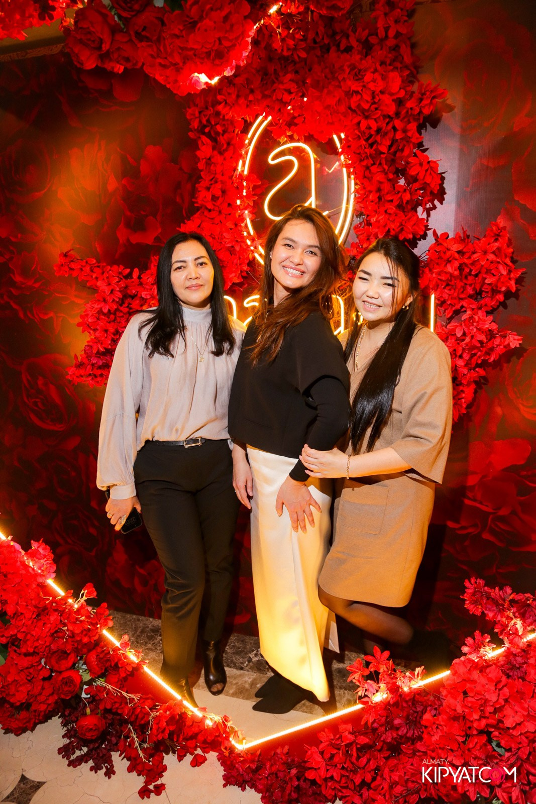 РЕСТОРАН ALAZANI НА КАБАНБАЙ БАТЫРА. КИПЯТКОМ АЛМАТЫ!