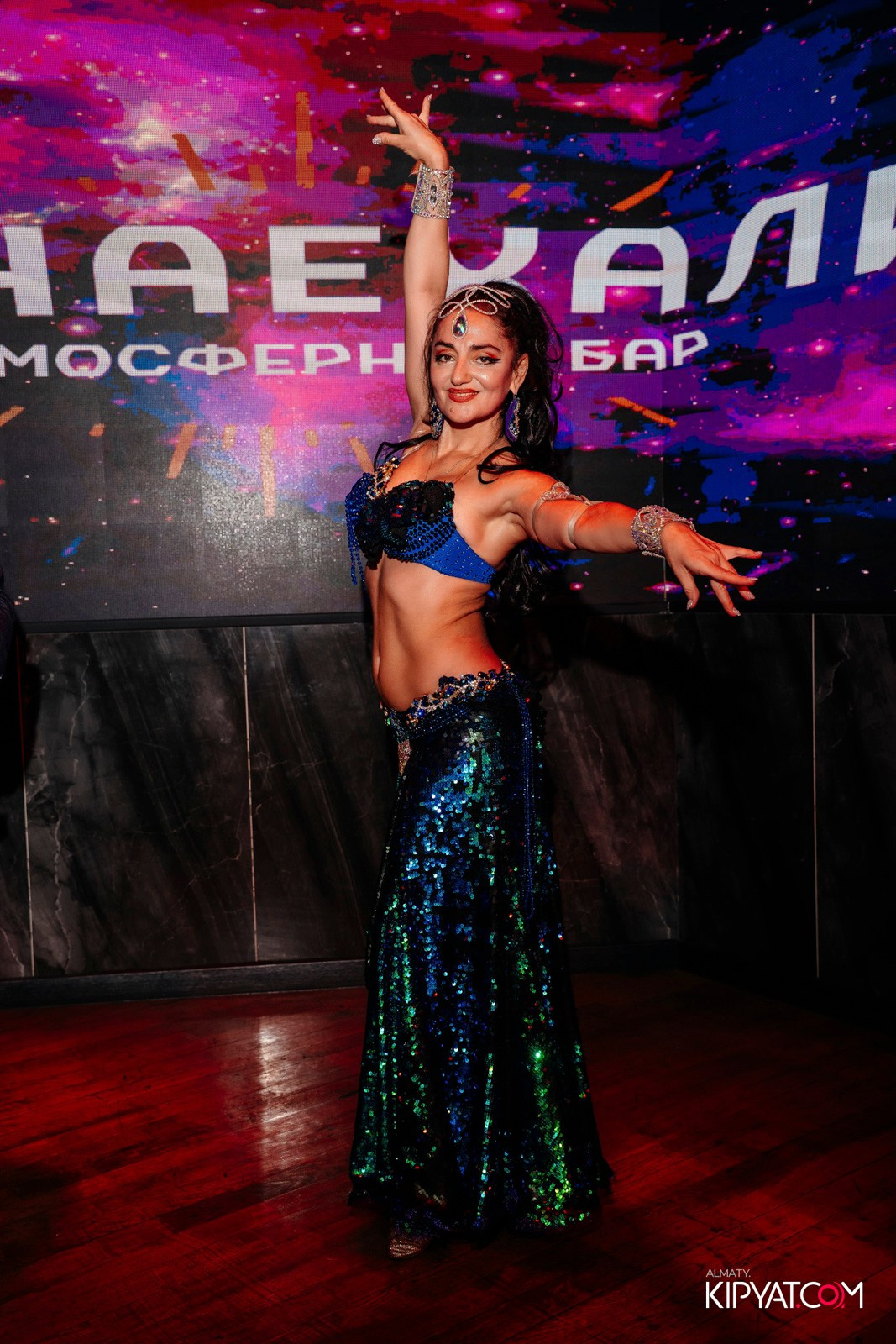 БАР ПАНАЕХАЛИ НА ТОЛЕ БИ. КИПЯТКОМ АЛМАТЫ!