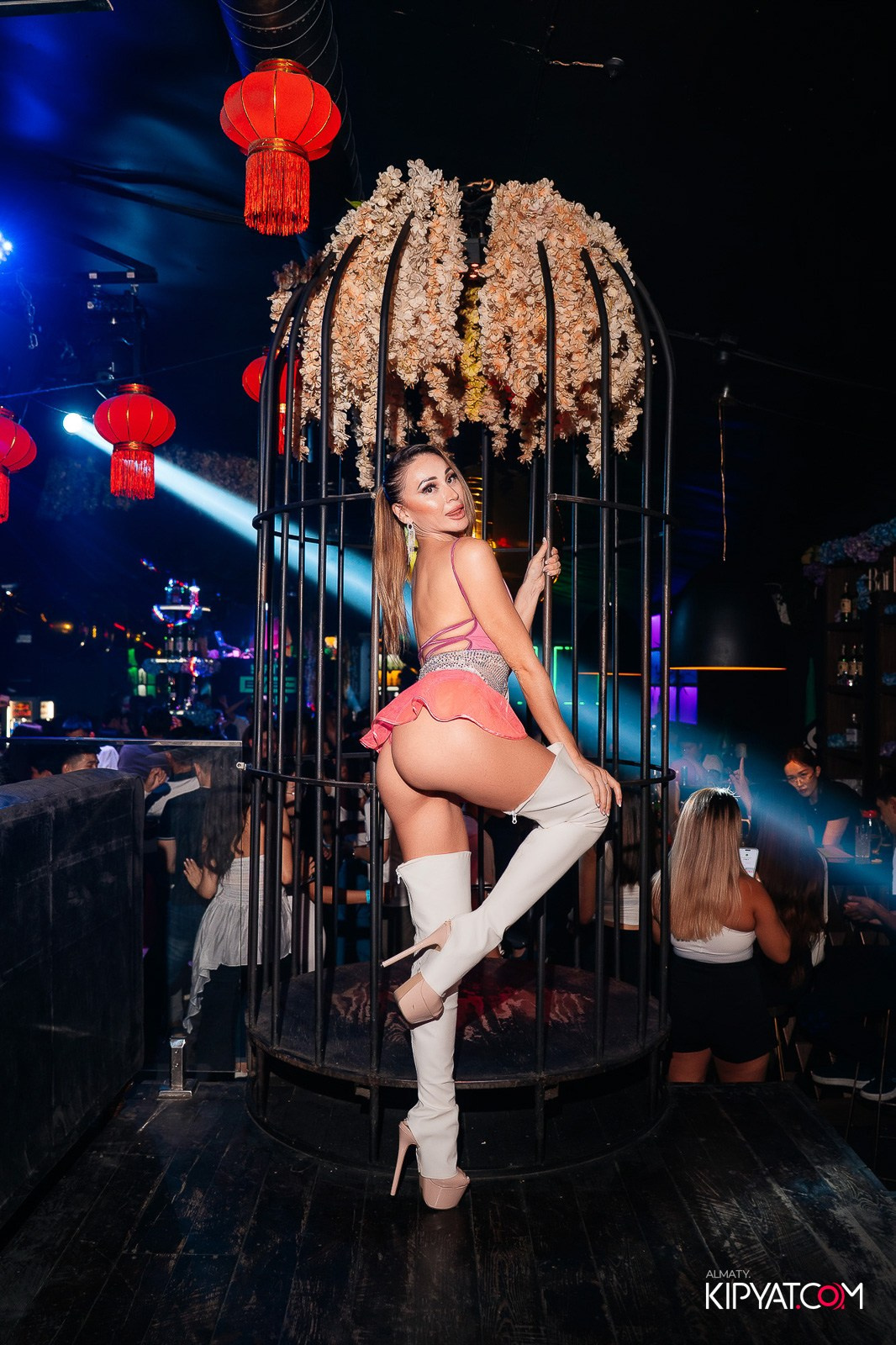 UYAT EMES BAR. КИПЯТКОМ АЛМАТЫ!