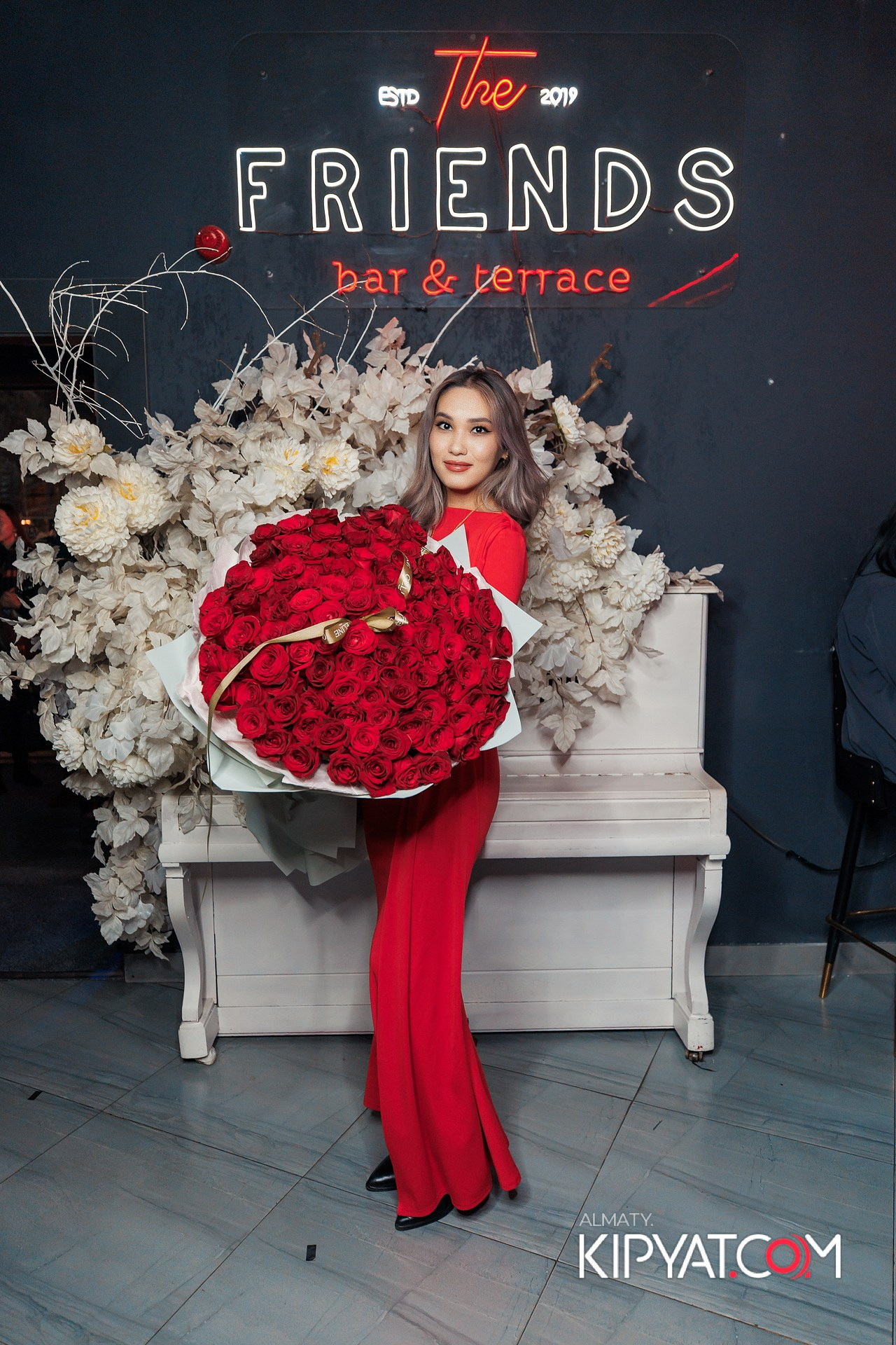 FRIENDS BAR & TERRACE. КИПЯТКОМ АЛМАТЫ!