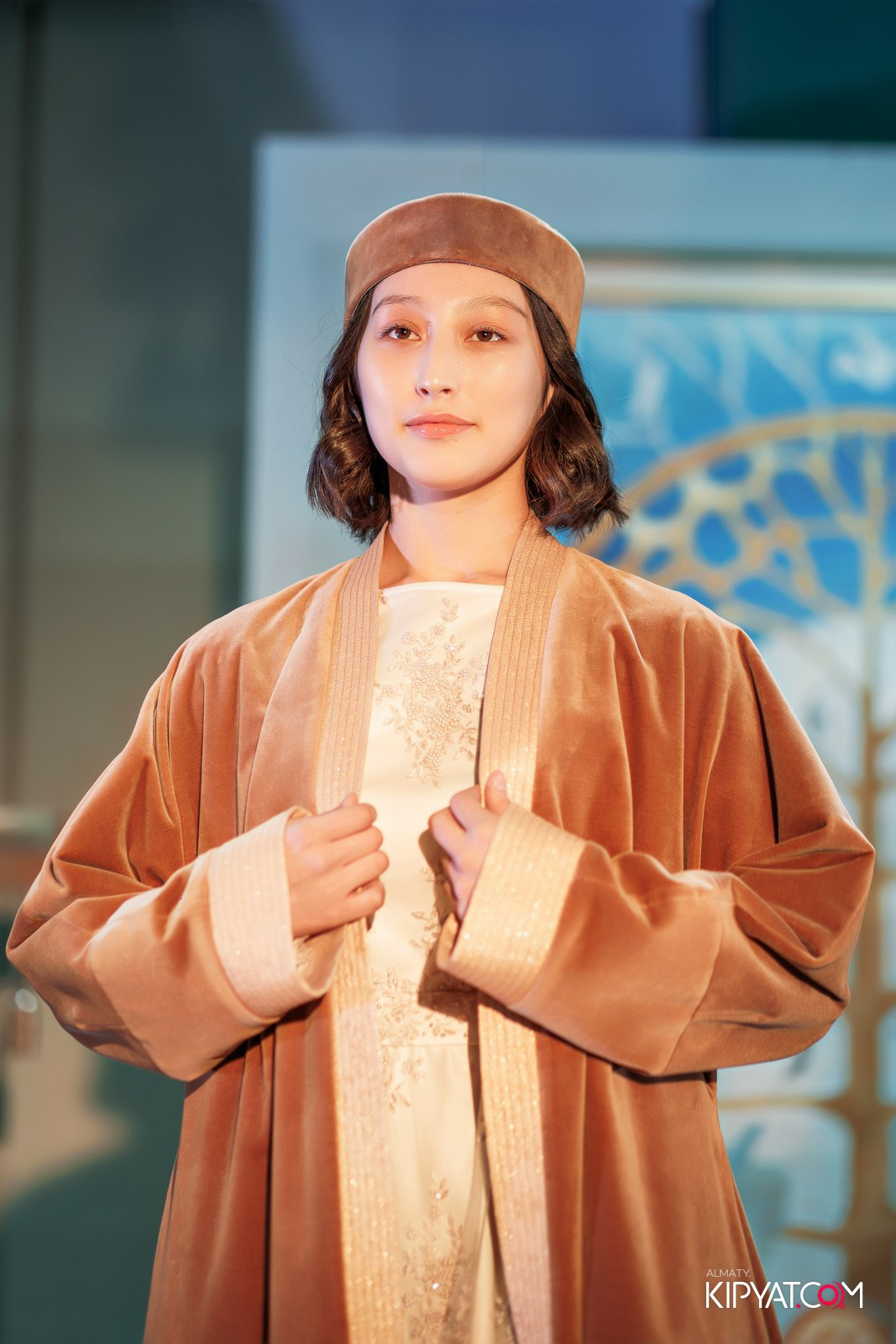 FASHION ПОКАЗ, КАЗАХСКОЙ НАЦИОНАЛЬНОЙ ОДЕЖДЫ. КИПЯТКОМ АЛМАТЫ!