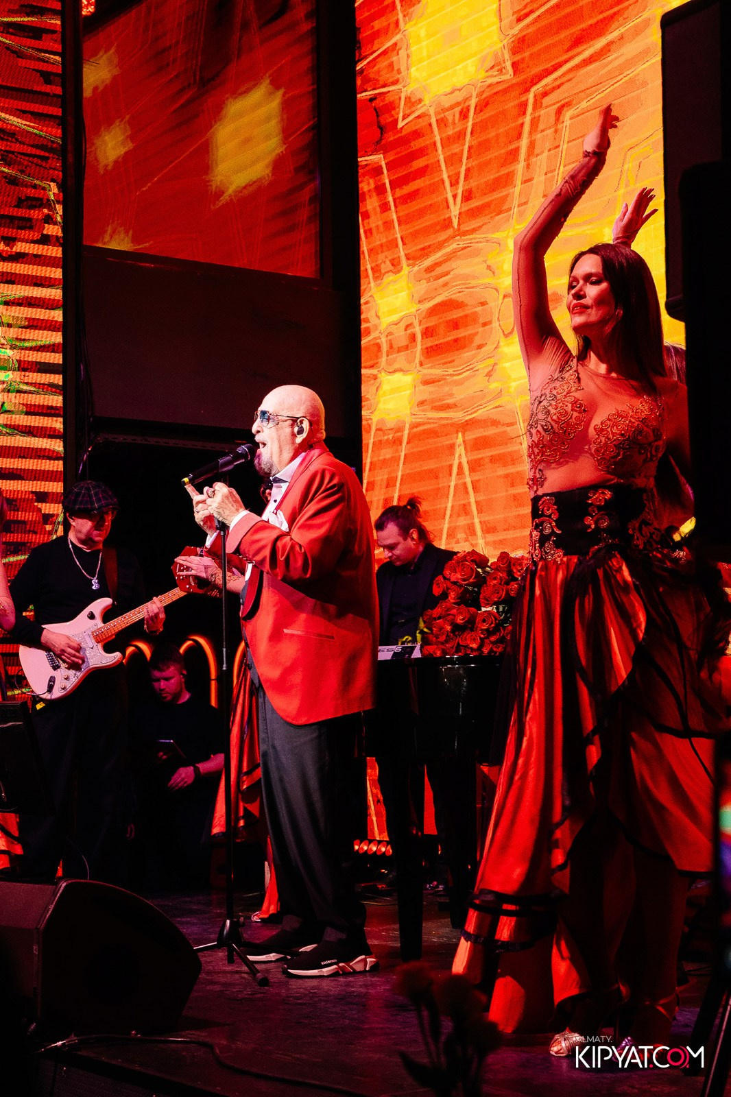 МИХАИЛ ШУФУТИНСКИЙ С СОЛЬНЫМ КОНЦЕРТОМ В QUEEN ALMATY. КИПЯТКОМ АЛМАТЫ!